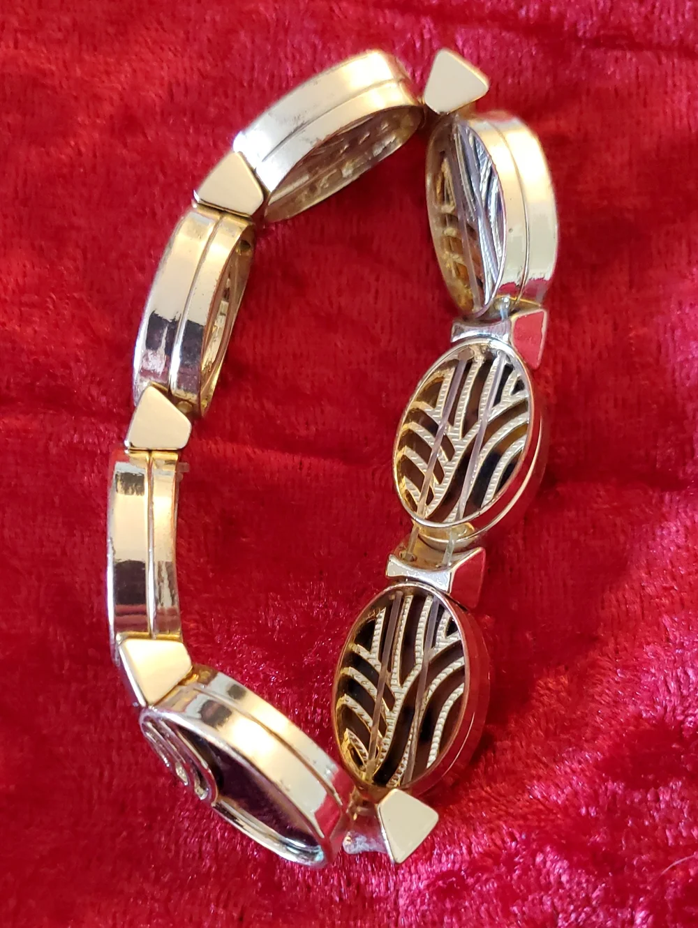 Gold Tone Stretch Bracelet Cut Out Detail Acrylic Tortoise Inlay Fillagree Back